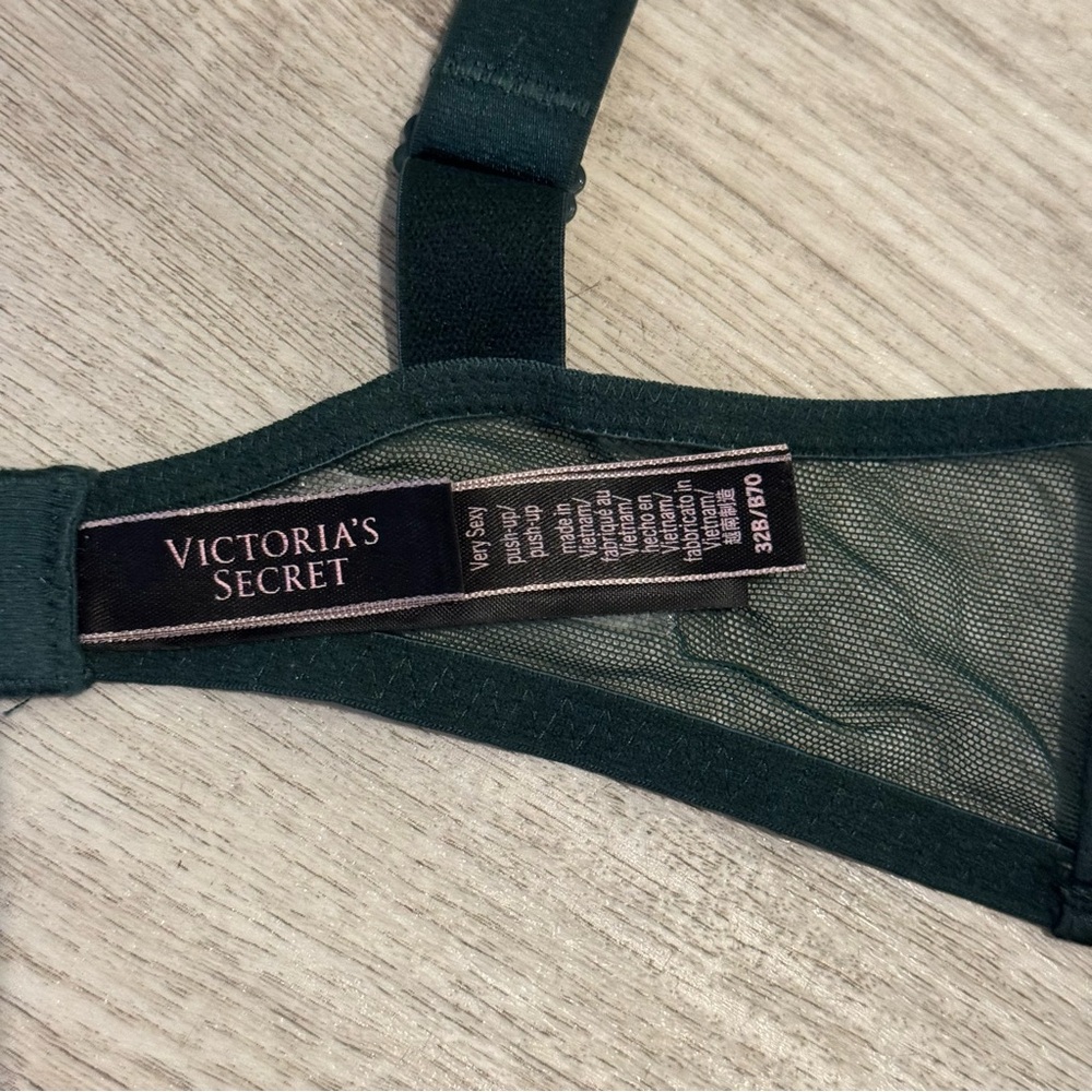 VICTORIAS SECRET Very Sexy Green Christmas Shine Rhinestone Strap Pushup Bra 32B - Picture 4 of 5